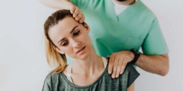 woman getting chiropractic treatment